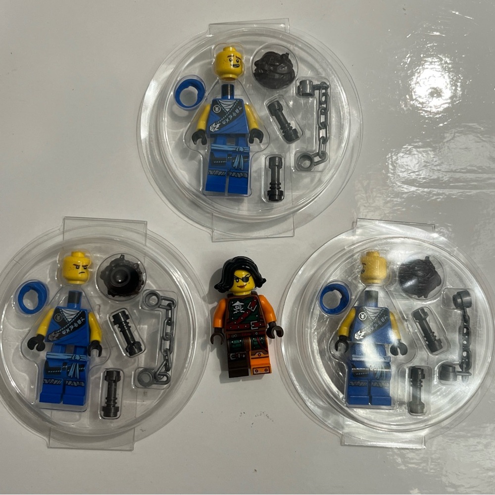 LEGO Ninjago Cyren Minifigures Belt Outfit & Searching Adventures Lot Of 4.